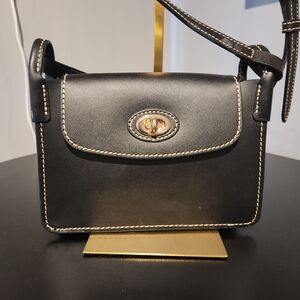 Dooney & Bourke Florentine Pinky Black Leather Crossbody